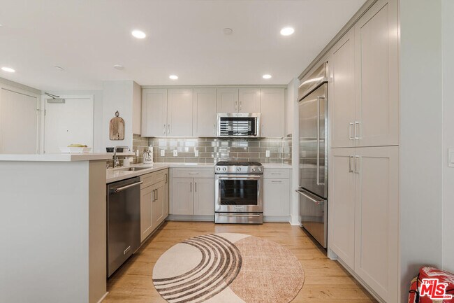 Building Photo - 6030 S Seabluff Dr