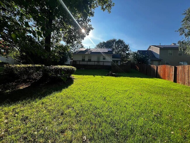 Building Photo - 9 Green Oak Dr