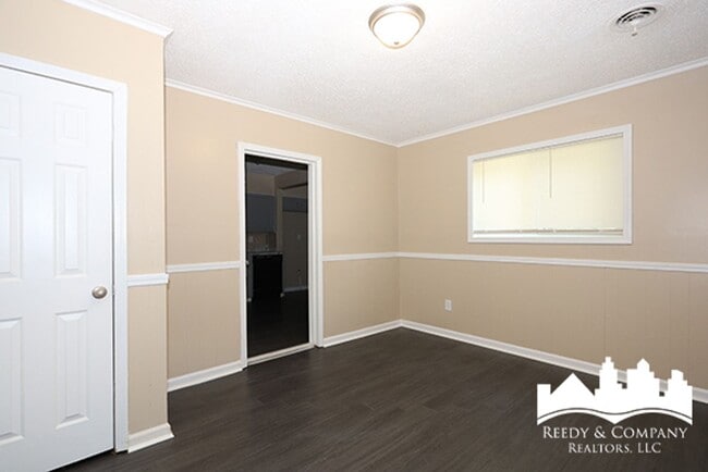 Building Photo - 837 Homer St