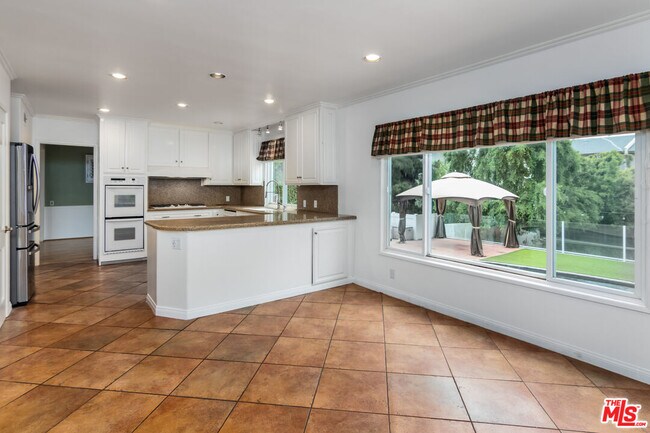 Building Photo - 5326 Leghorn Ave