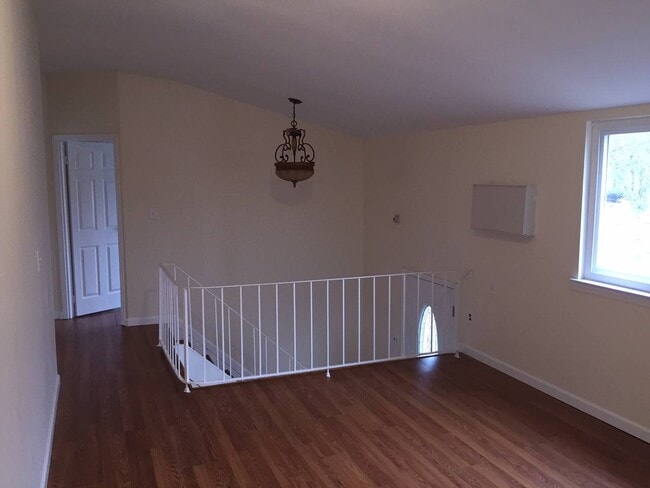 Building Photo - 68 University Heights Dr