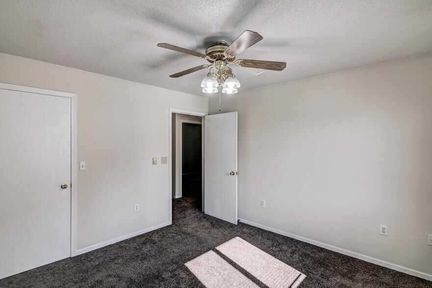 Building Photo - 1008 Dutchman Dr