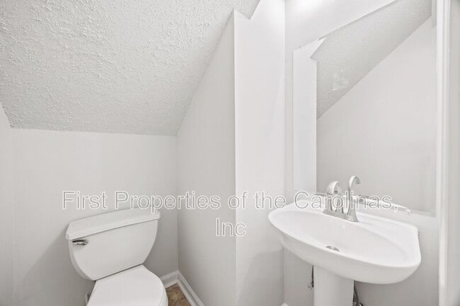 Building Photo - 1411 Swaying Branch Ln