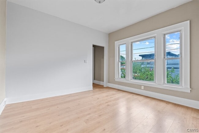 Building Photo - 712 Oak St