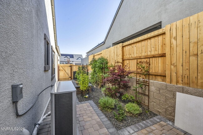 Building Photo - 2958 Saddle Peak Dr
