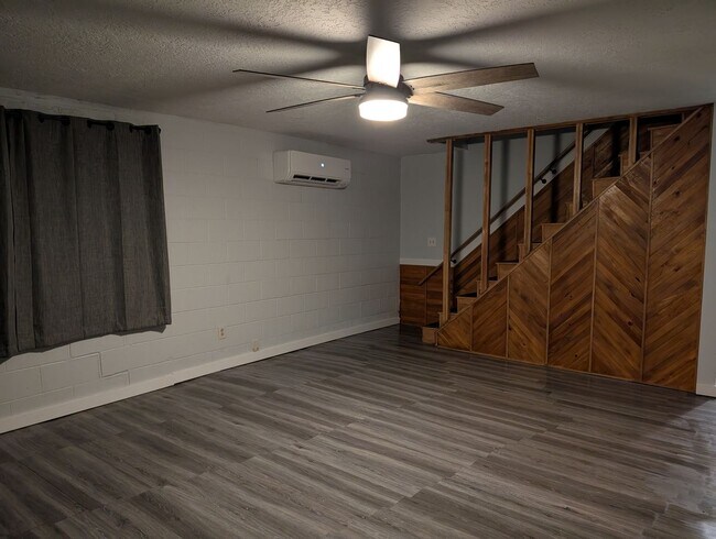 Building Photo - 2 Story House, 4 Bedrooms + Bonus Room in Ochoco West - Water/Sewer Provided - Available Now!