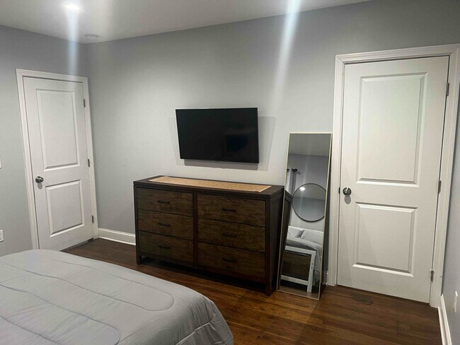 Building Photo - 2556 Main St