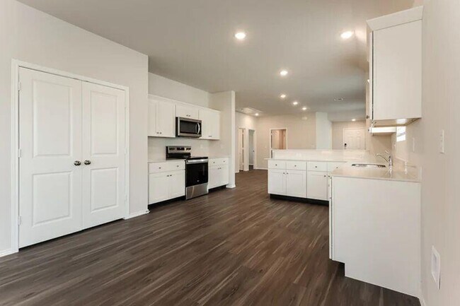 Building Photo - 1903 Dogwood Dr