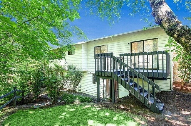 Building Photo - Beautiful split level home in Newport Hills!