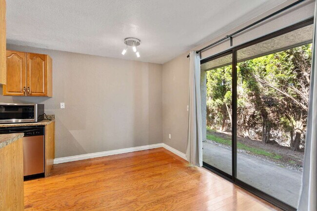 Building Photo - Totem Lake Condo For Rent!