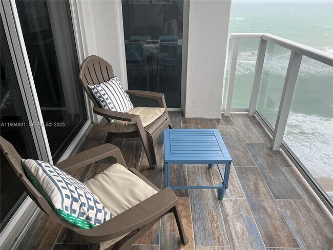 Building Photo - 2751 S Ocean Dr