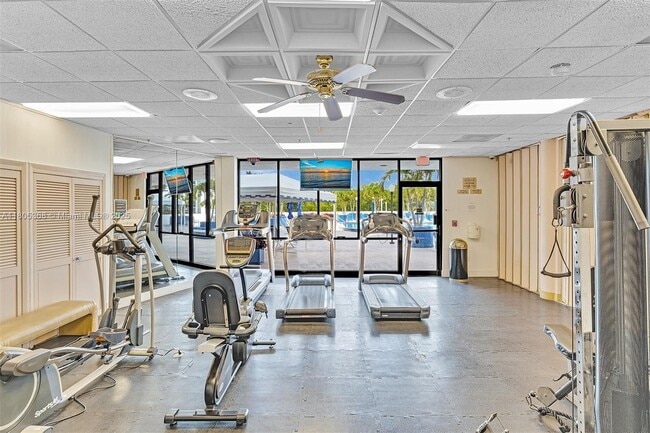Building Photo - 3731 N Country Club Dr