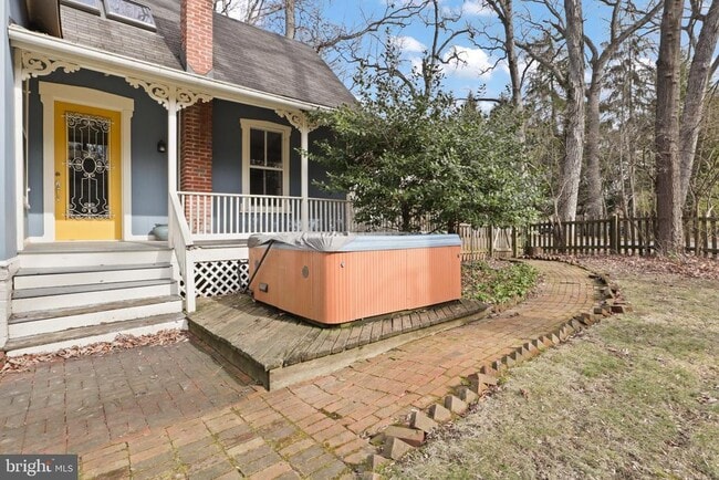 Building Photo - 206 Grove Ave