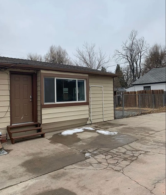 Building Photo - 2 Bed, 1 Bath Duplex