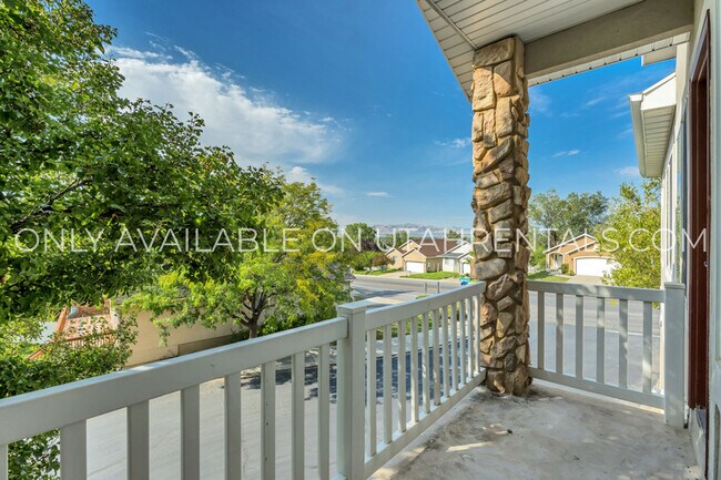 Building Photo - 1028 Canyon Vista Rd