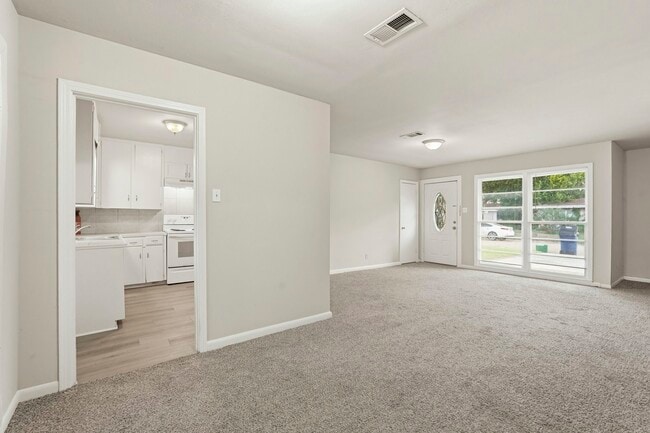 Building Photo - 2918 Tarpey Ave