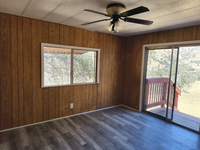 Building Photo - 35468 E Kings Canyon Rd