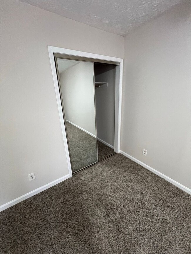 Building Photo - 394-396 Dixie Court