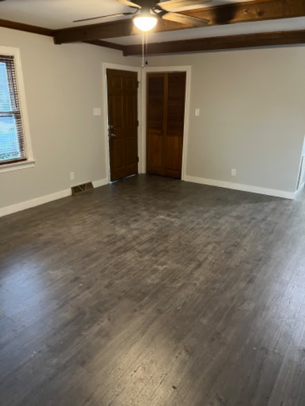 Building Photo - 3225 Hollyglen Ct