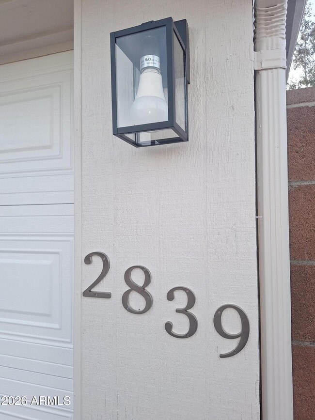 Building Photo - 2839 E Altadena Ave