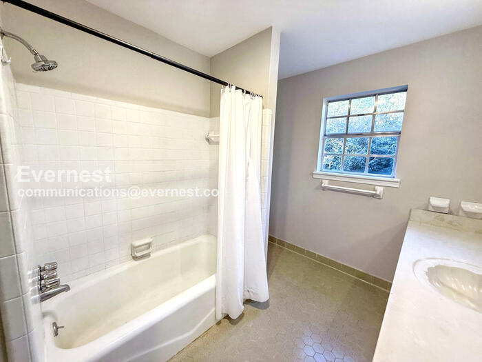 Building Photo - 5473 Pine Rd