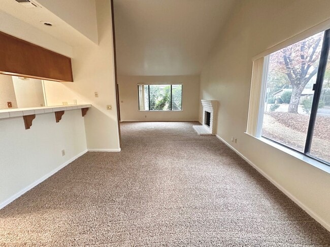 Building Photo - 1473 Manzanita Ave