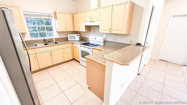 Building Photo - 1440 Hawthorne Pl