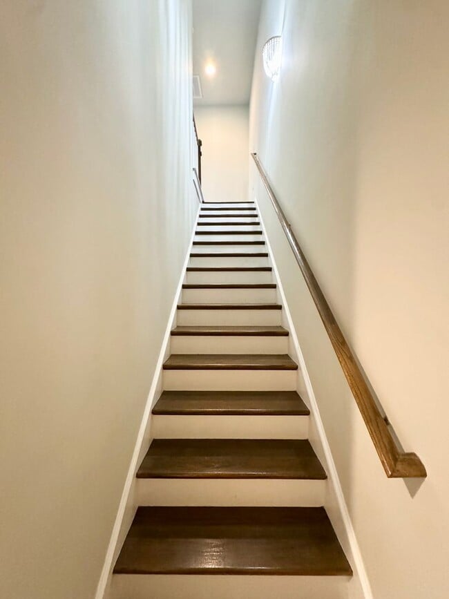 Building Photo - Upscale Townhome in Market Common! MOVE-IN READY!