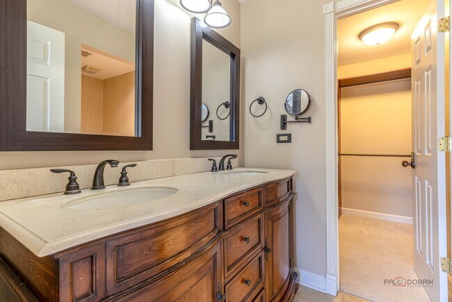 Building Photo - 203 Blossom Ct