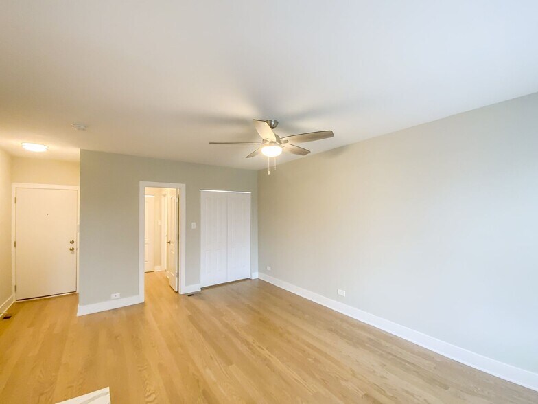Building Photo - 3620 N Marshfield Ave