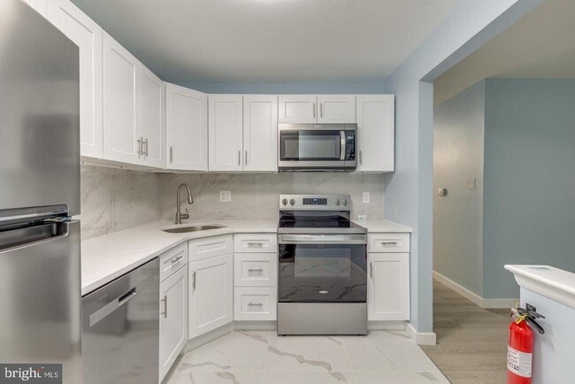 Building Photo - 1929 The Woods II