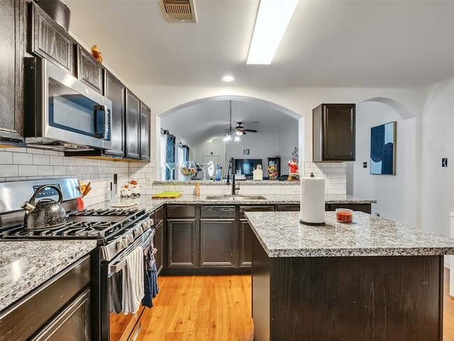 Building Photo - 2650 Bammelwood Dr