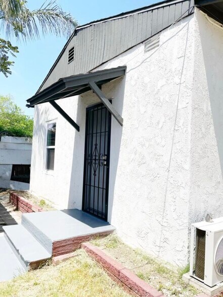 Primary Photo - 440 W 23rd St