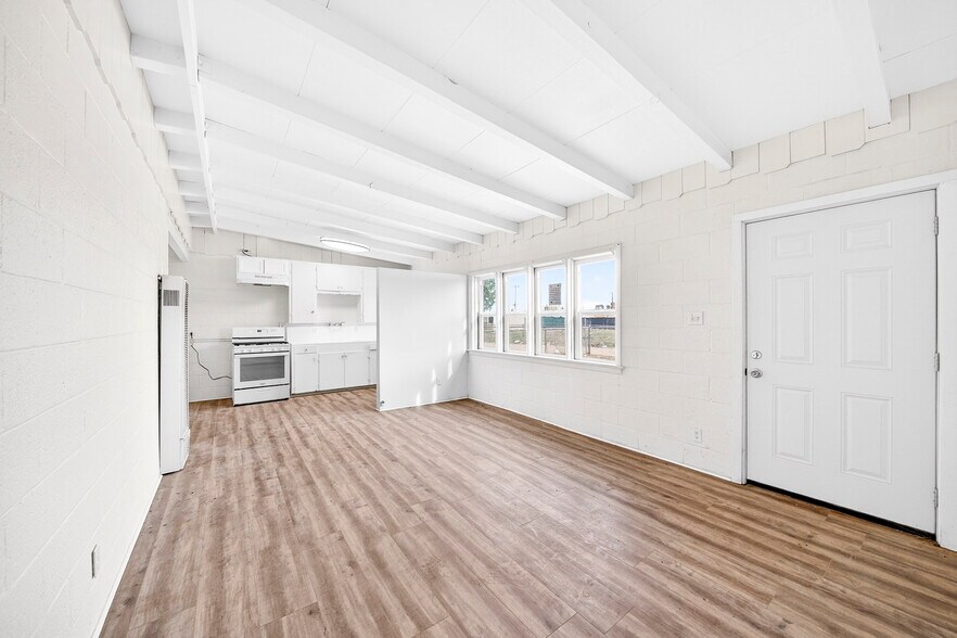 Building Photo - 11393 Lee Ave