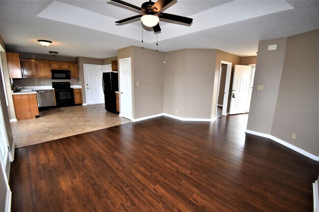 Building Photo - 3 Bedroom Pet Friendly Home For Rent!