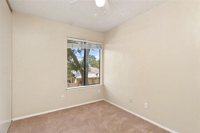 Building Photo - 902 Park Village Cove