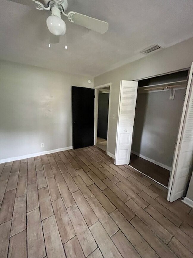 Building Photo - 3/2 single-family home in NE Ocala