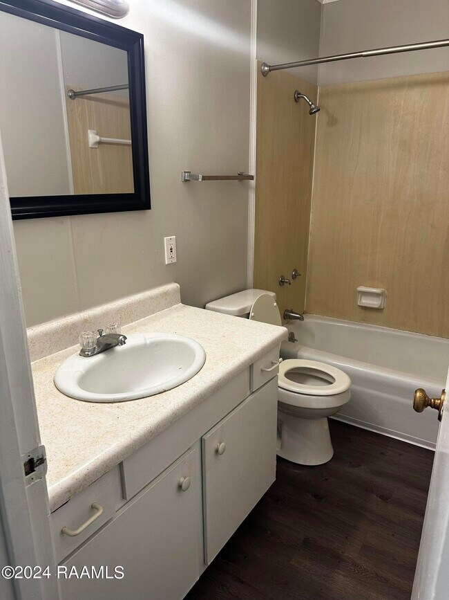 Building Photo - 718 Harding St