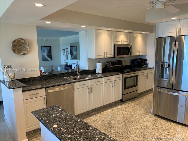 Building Photo - 4900 N Ocean Blvd