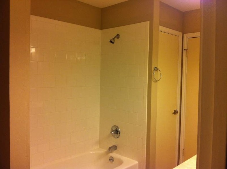 Bathroom - Dogwood Village Apartments