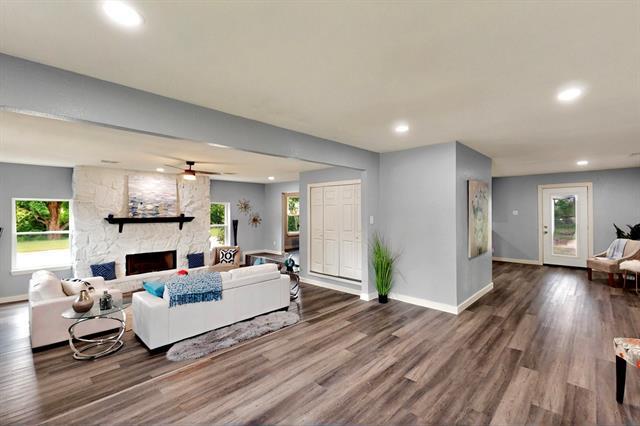 Building Photo - 1425 Oakhill Dr