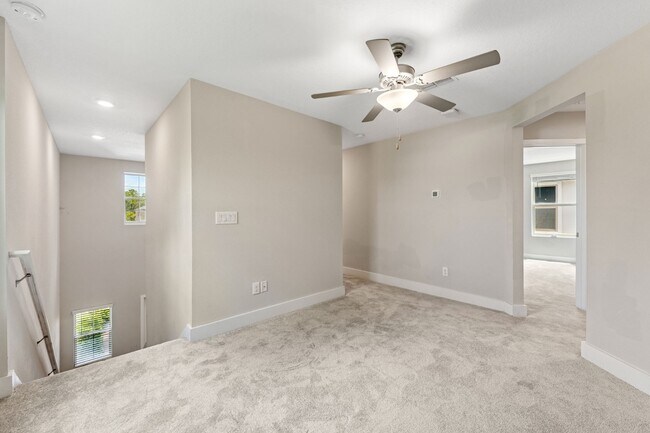 Building Photo - Stunning 4 BR + LOFT /2.5 BA/ 2 CG home in Gorgeous Bexley!