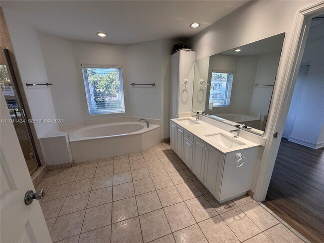 Building Photo - 3102 NE 210th Terrace