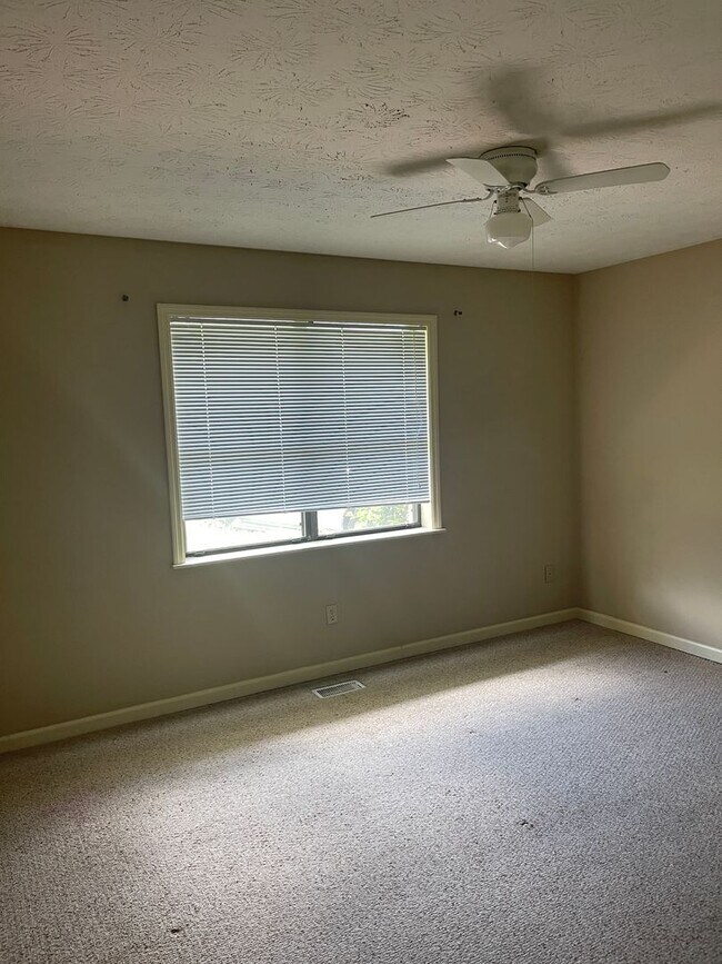 Building Photo - Hampton 1367-1369