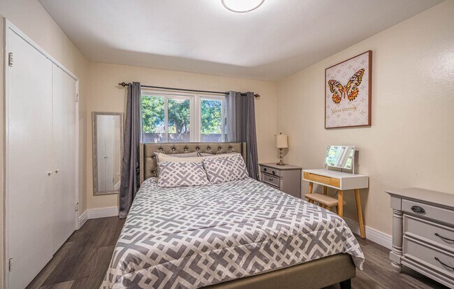 Building Photo - Charming 2 Bedroom Home with Private Garag...
