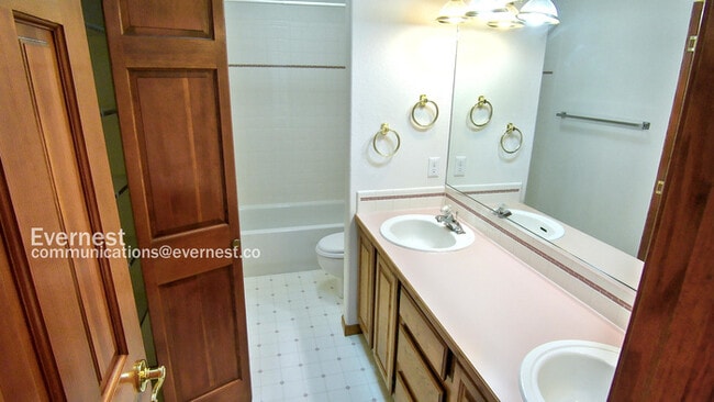 Building Photo - 3724 Stratford Ct