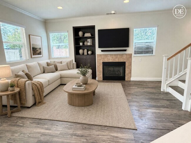 Building Photo - Beautiful Updated 3 bedroom home