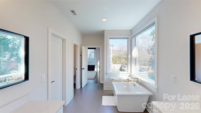 Building Photo - 1220 Lomax Ave