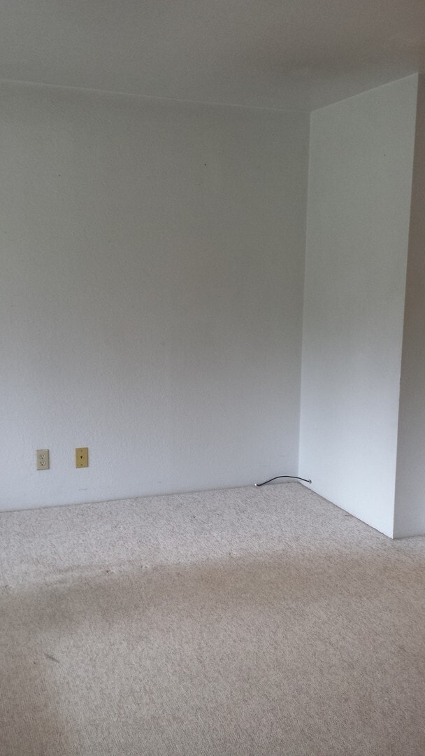 Building Photo - Nice 2 bedroom, 1 bath with yard.