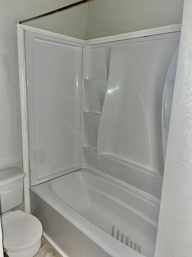 Building Photo - 909 NW Summercrest Blvd